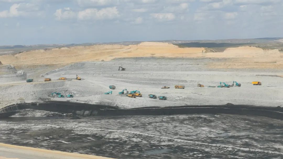 腾远添智能新绿，，，，云顶国际yd888巨改革能源矿卡批量交付