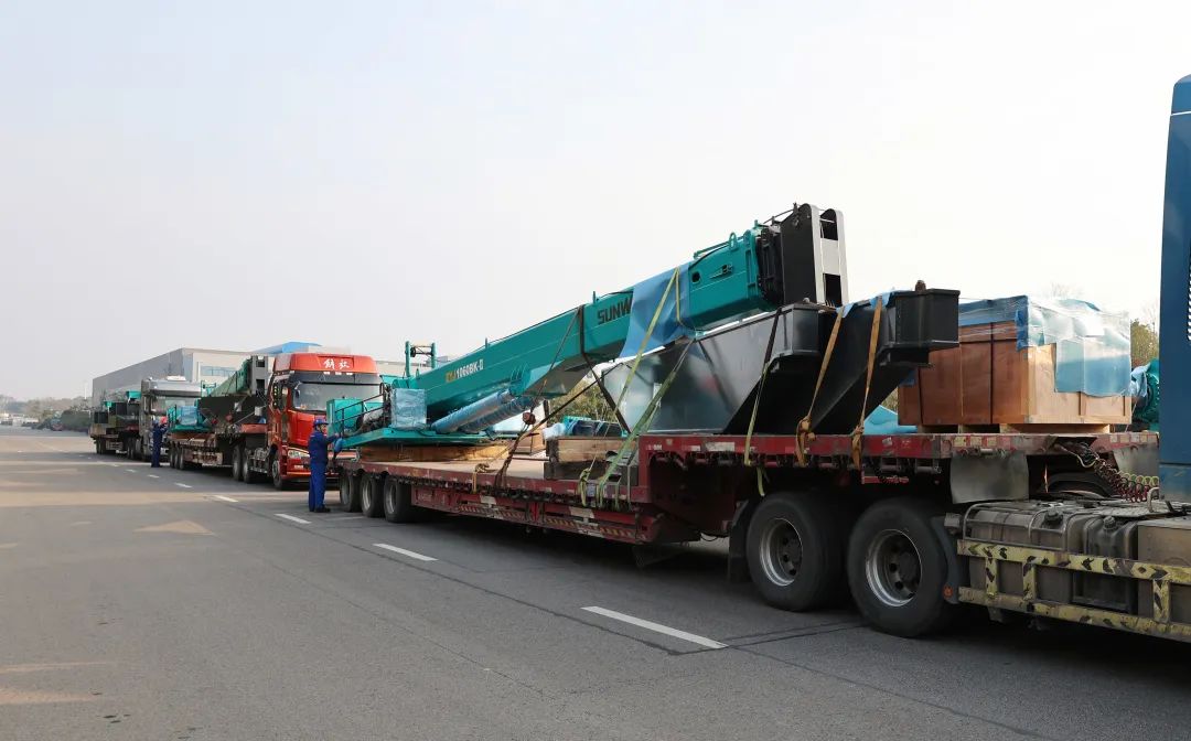 喜迎龙仰面！云顶国际yd888智能大吨位PDP工法引孔式静力压桩机出征哥伦比亚