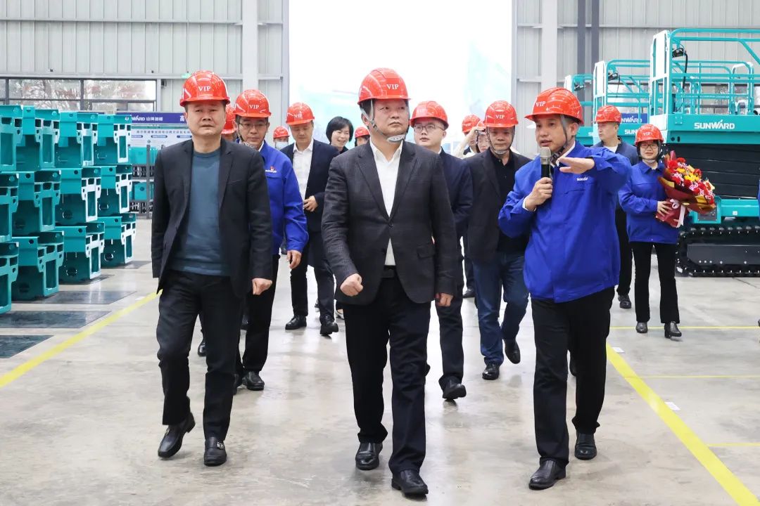 付旭明慰问云顶国际yd888智能市三八红旗头并督导清静生产事情