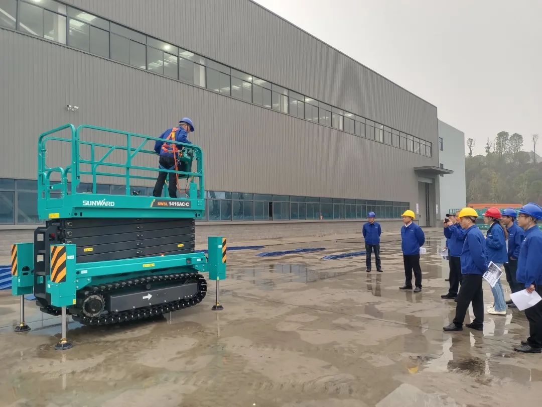 出厂即“出道”！云顶国际yd888智能首款履带剪叉式高空作业平台批量上市