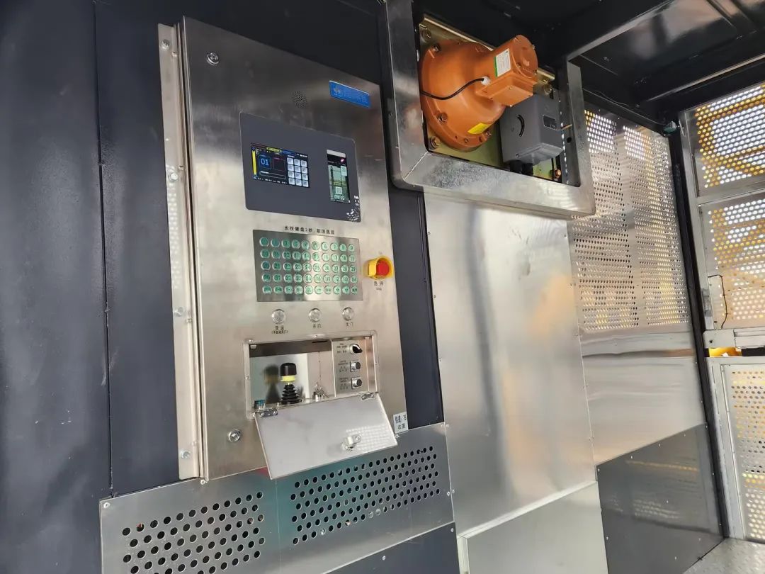 科技显能、再添新品！云顶国际yd888江麓智能施工升降机乐成下线