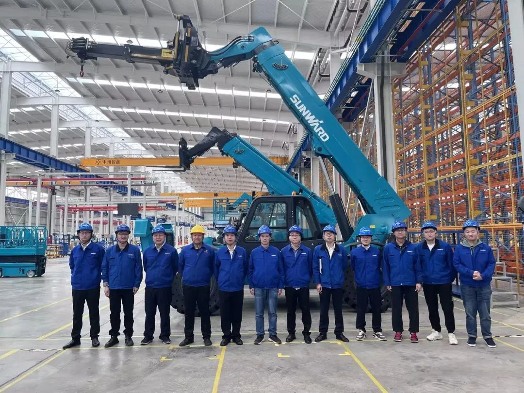 独家定制！云顶国际yd888智能油缸替换机械人顺遂下线