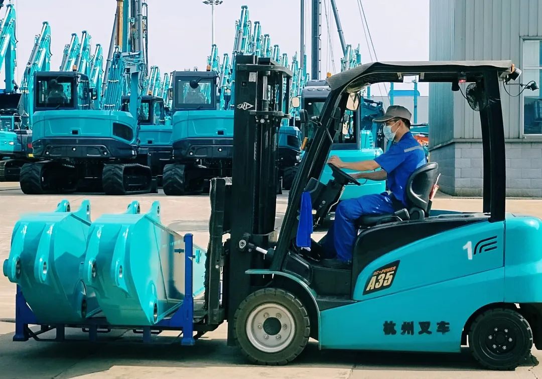 劳动庆幸，，，，，，创立伟大！纪录那些通俗且伟大的劳动瞬间