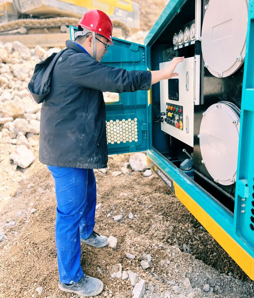 劳动庆幸，，，，，，创立伟大！纪录那些通俗且伟大的劳动瞬间