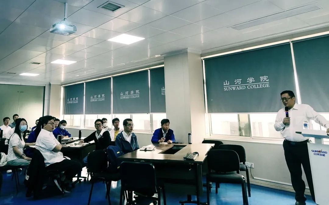 劳动庆幸，，，，，，创立伟大！纪录那些通俗且伟大的劳动瞬间