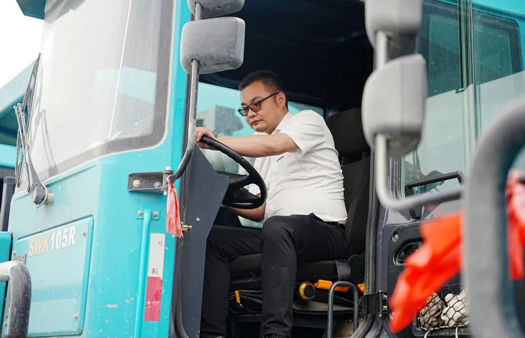 一连助力“双碳”目的，，，，，，云顶国际yd888巨鼎LNG矿卡在辽宁批量应用