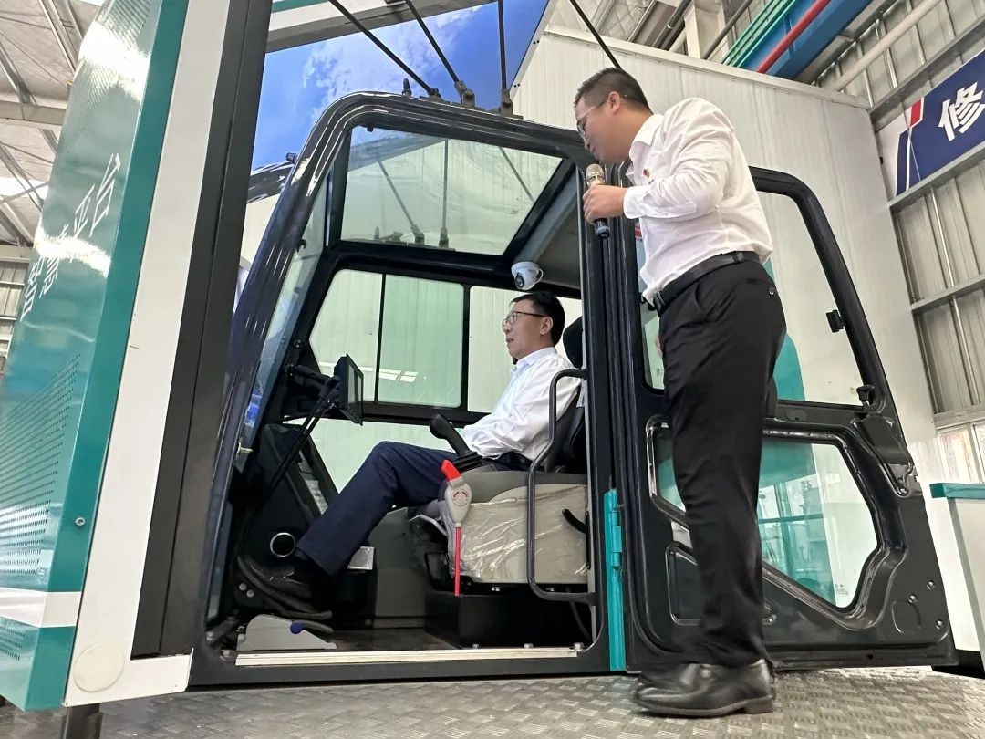 中国联通集团副总司理梁宝俊到访云顶国际yd888智能