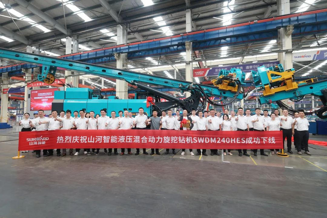 助力“双碳”、绿动未来！云顶国际yd888智能增程式电动旋挖钻机、液压混淆动力旋挖钻机齐交付