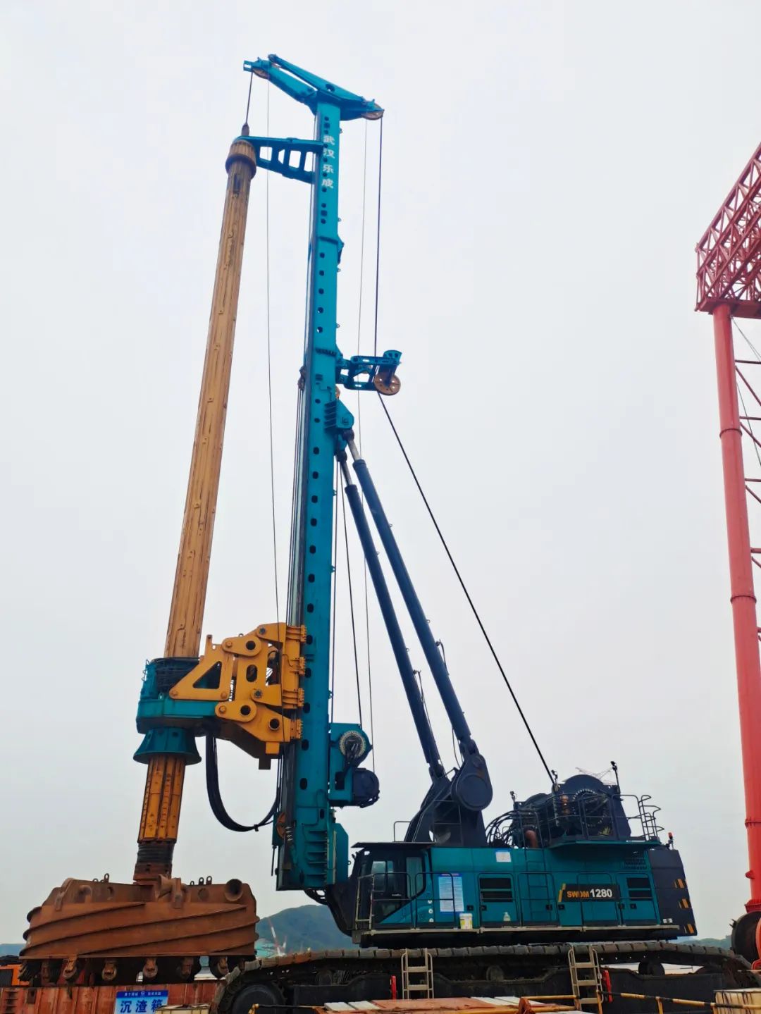 新战绩+1！云顶国际yd888智能超等旋挖钻机创6.3米直径钻孔新纪录