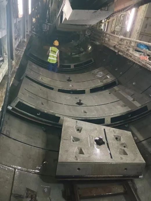 喜报！中铁云顶国际yd888深圳地铁3号线四期工程盾构施工圆满完成