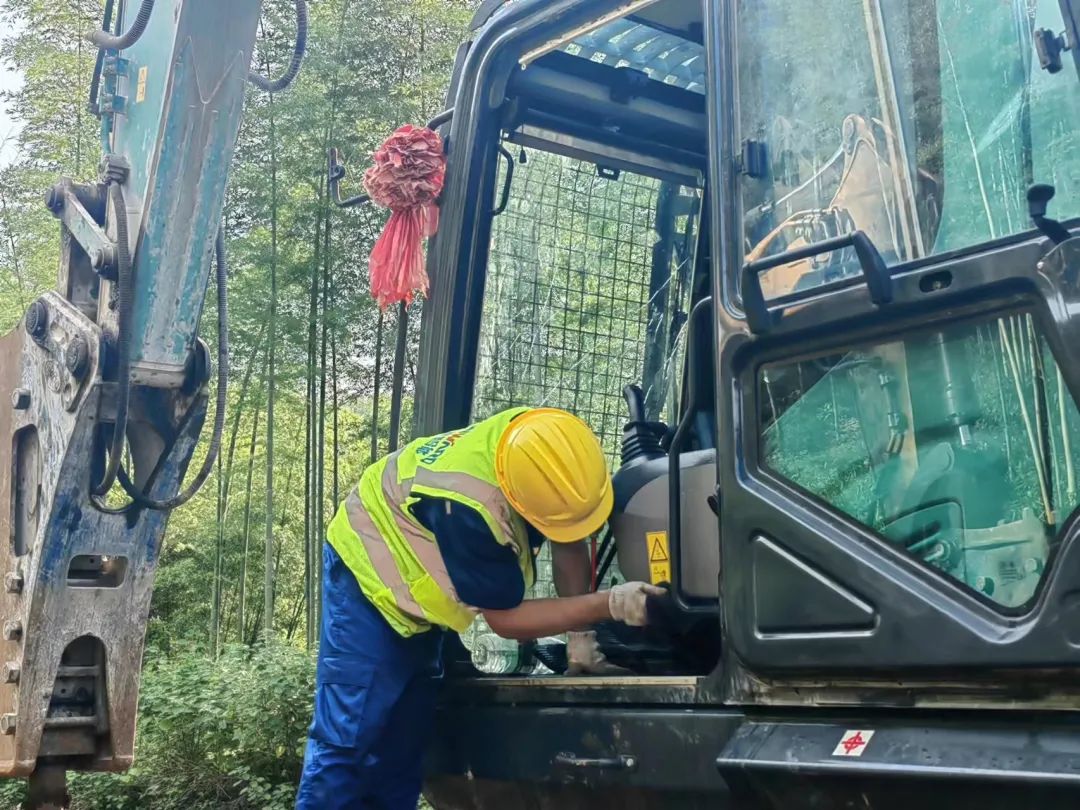 品质云顶国际yd888，，，，专心折务！云顶国际yd888智能挖掘机2023年效劳万里行正式出征