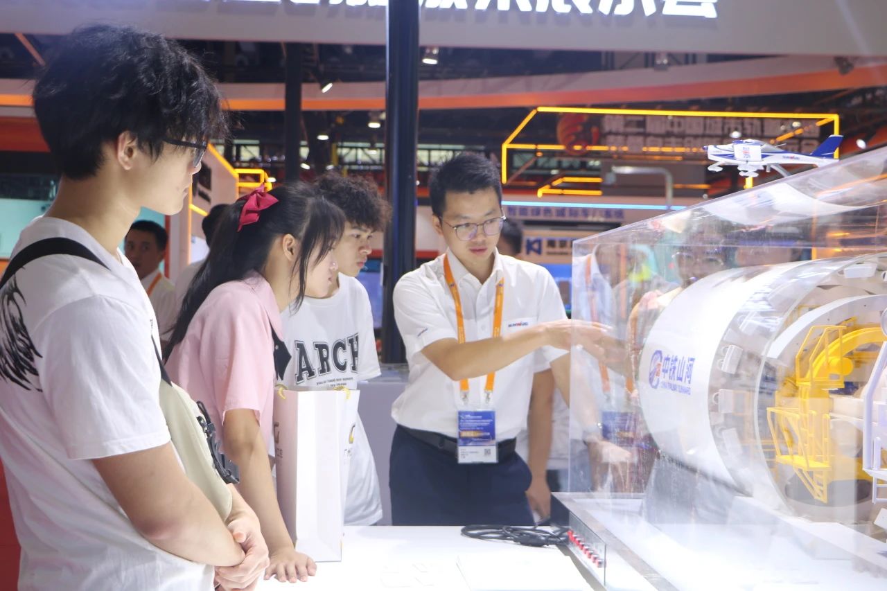 中铁云顶国际yd888亮相首届广州大湾区国际轨道交通工业生长论坛暨展览会