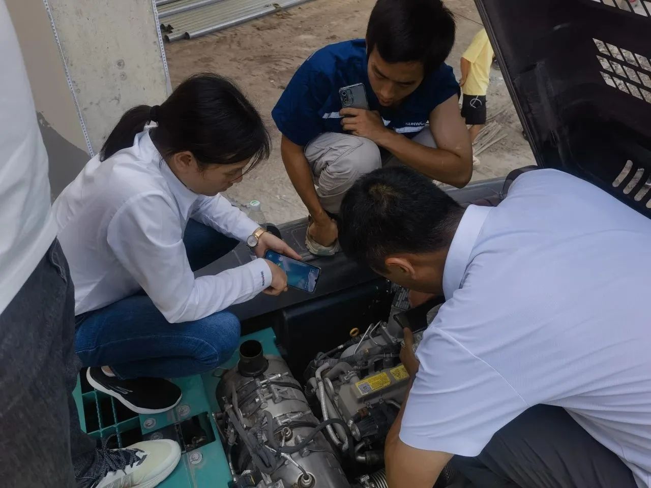 步履一直，，，，，，效劳不止！云顶国际yd888智能挖掘机效劳万里行火热举行中