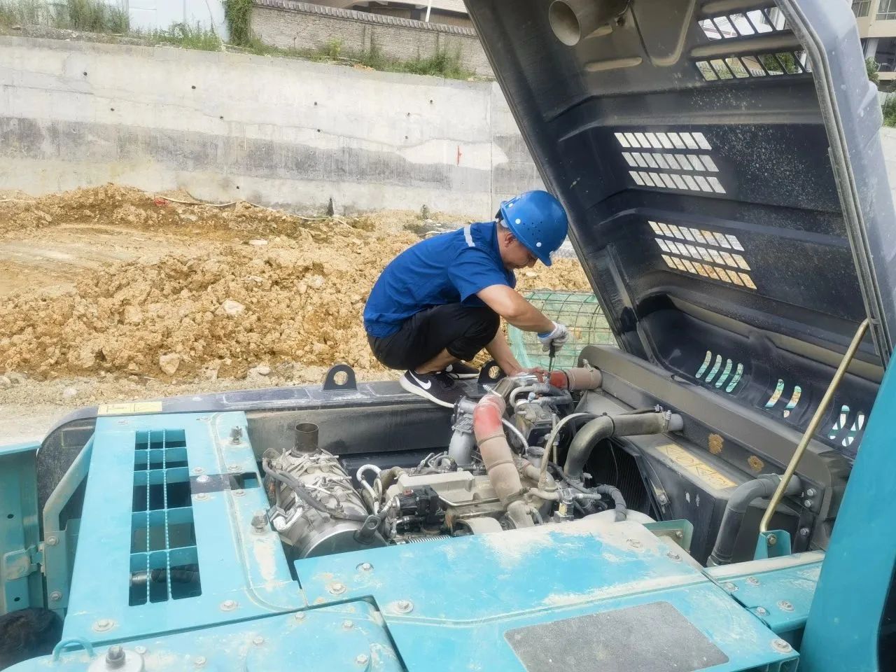 步履一直，，，，，，效劳不止！云顶国际yd888智能挖掘机效劳万里行火热举行中