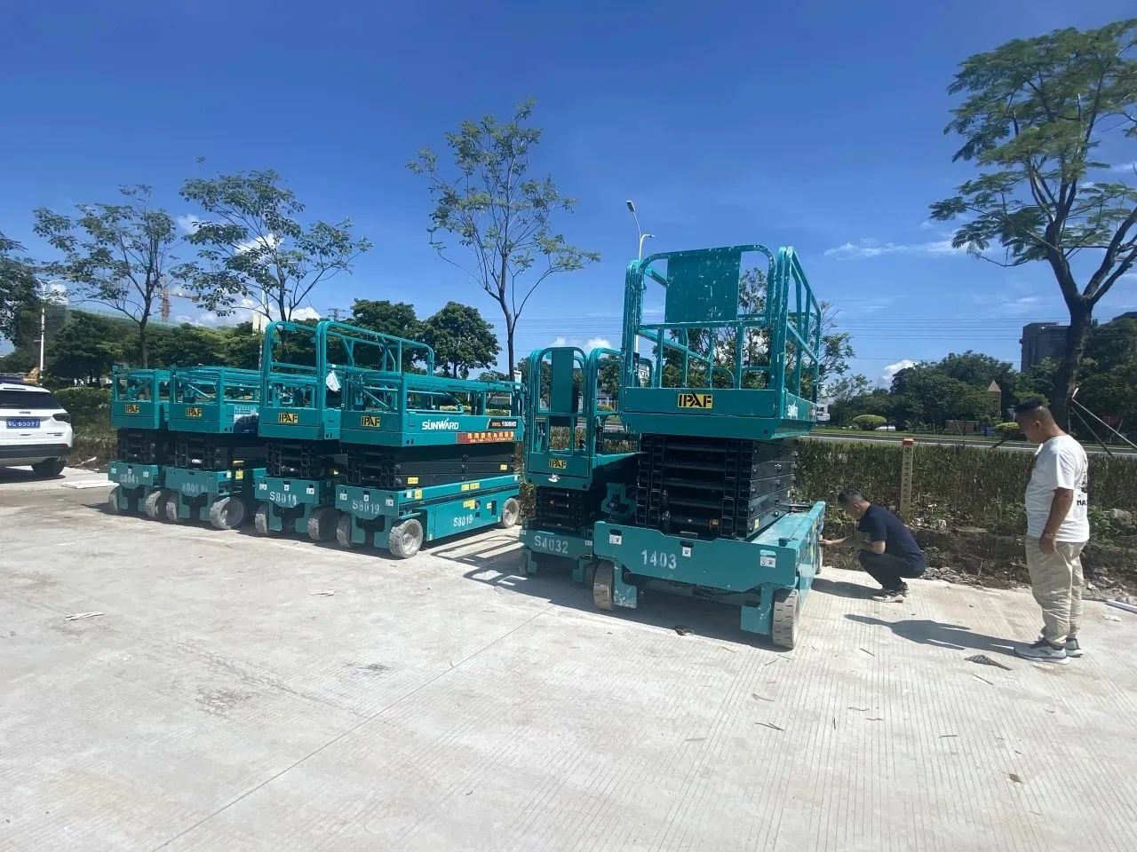 品质云顶国际yd888，，，，，专心折务！云顶国际yd888智能高空机械效劳万里行走进华南