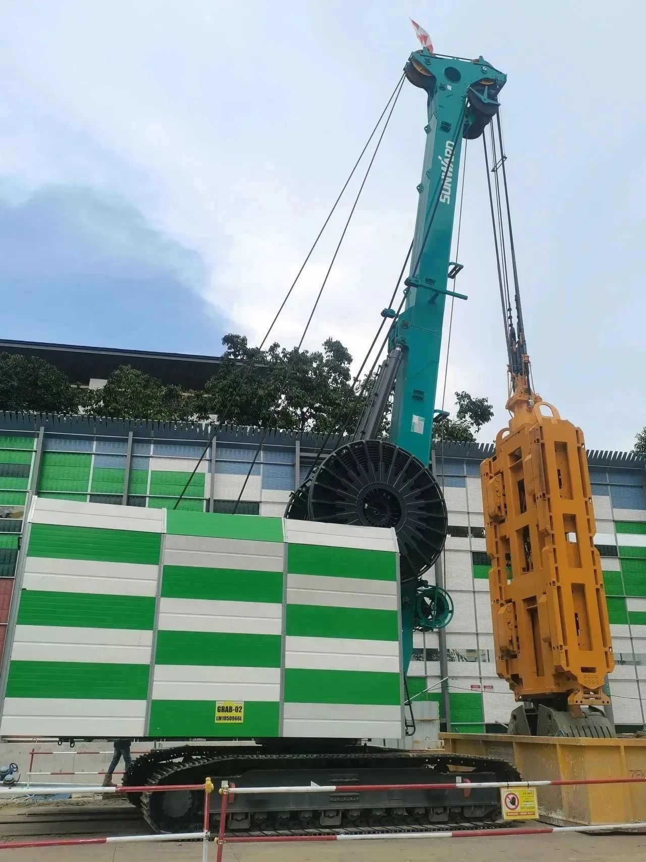 助力海内国际重大工程！云顶国际yd888智能液压抓斗实力“出圈”