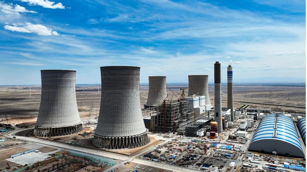 大漠沙漠展雄姿！云顶国际yd888江麓塔机助力常乐电厂项目