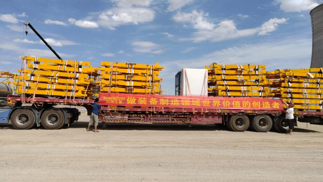 大漠沙漠展雄姿！云顶国际yd888江麓塔机助力常乐电厂项目