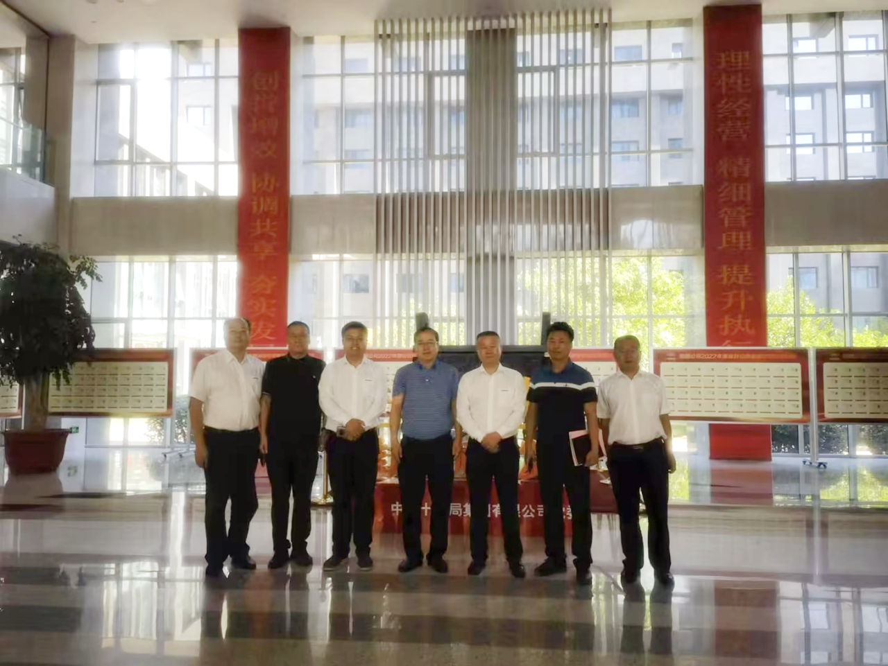 相助共赢！云顶国际yd888智能总司理夏志宏带队赴中铁十九局造访交流