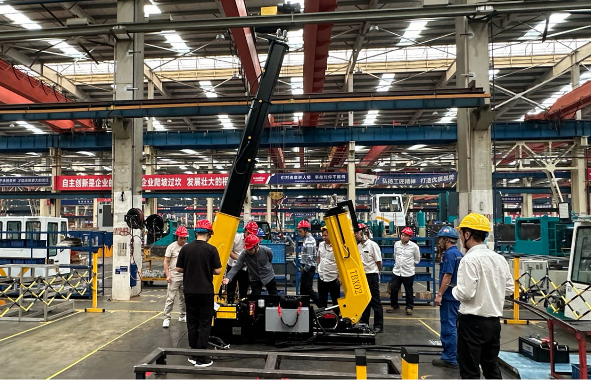 云顶国际yd888智能首套抬拨线作业装置通过国家铁路系统准入判断