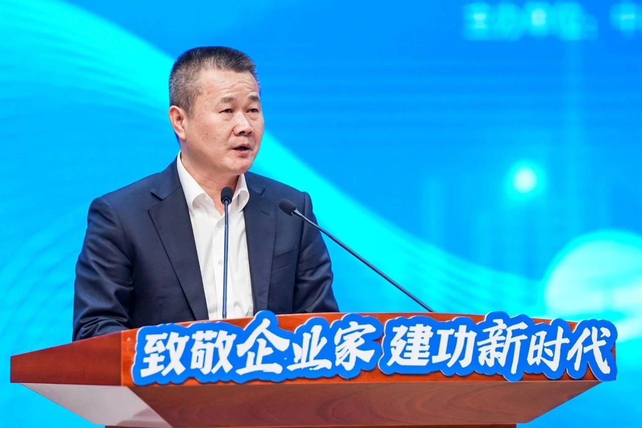 云顶国际yd888智能总司理夏志宏荣获长沙经开区“功勋企业家”声誉称呼