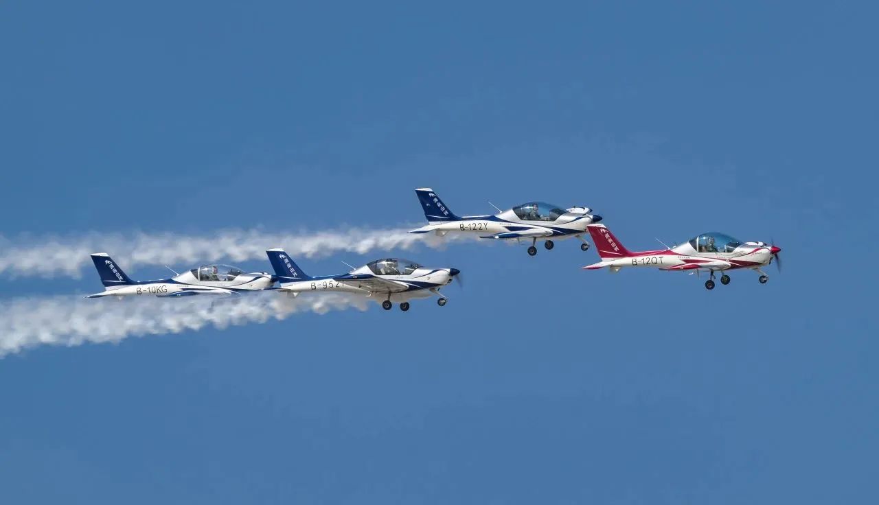 央媒聚焦！一起见证首届亚洲通用航空展上的云顶国际yd888风范
