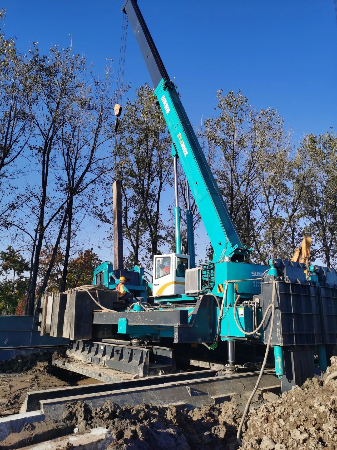 “云顶国际yd888绿”闪灼西子湖畔！云顶国际yd888智能ZYJ300X斜桩压桩机强势来袭