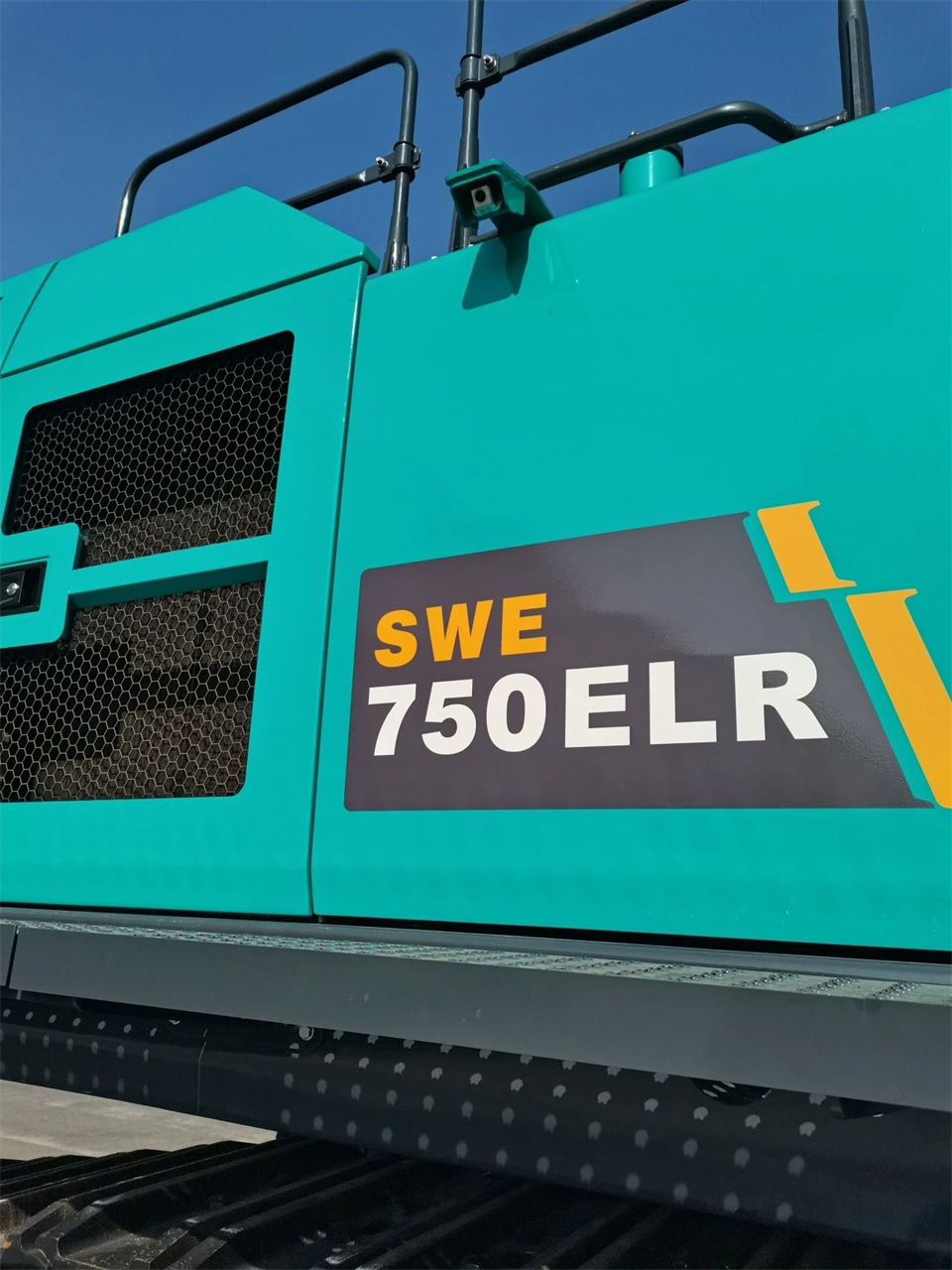 定制开发、功效更强！云顶国际yd888智能SWE750ELR加长臂液压挖掘机下线交付