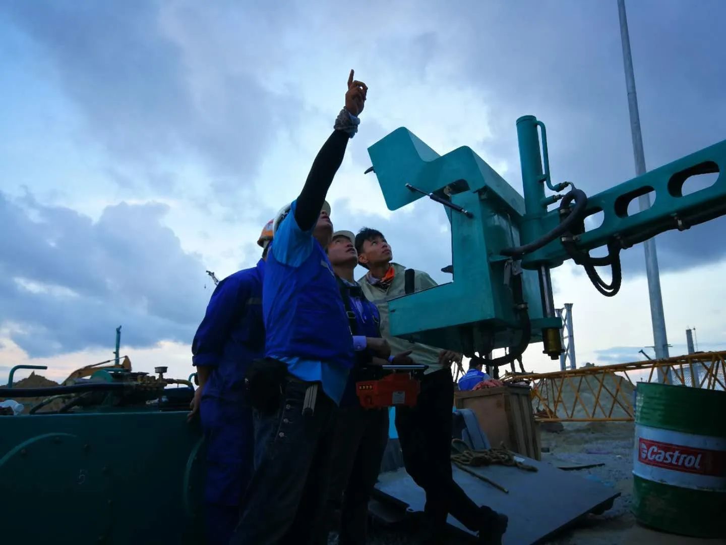 看云顶国际yd888工匠们怎样用一双巧手“拿捏”事情、创立“事业”