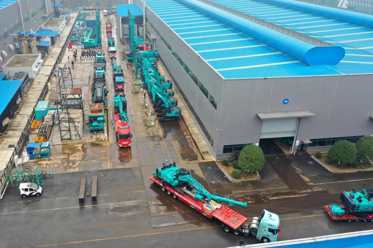 启新程，，，，，向未来！云顶国际yd888矿岩揭牌庆典暨新春发货仪式圆满举行