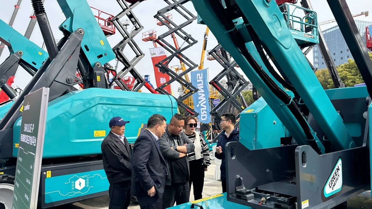 “爆品”来袭，，，，签简单直！ 云顶国际yd888智能艳服亮相第八届天下高空作业平台租赁大会