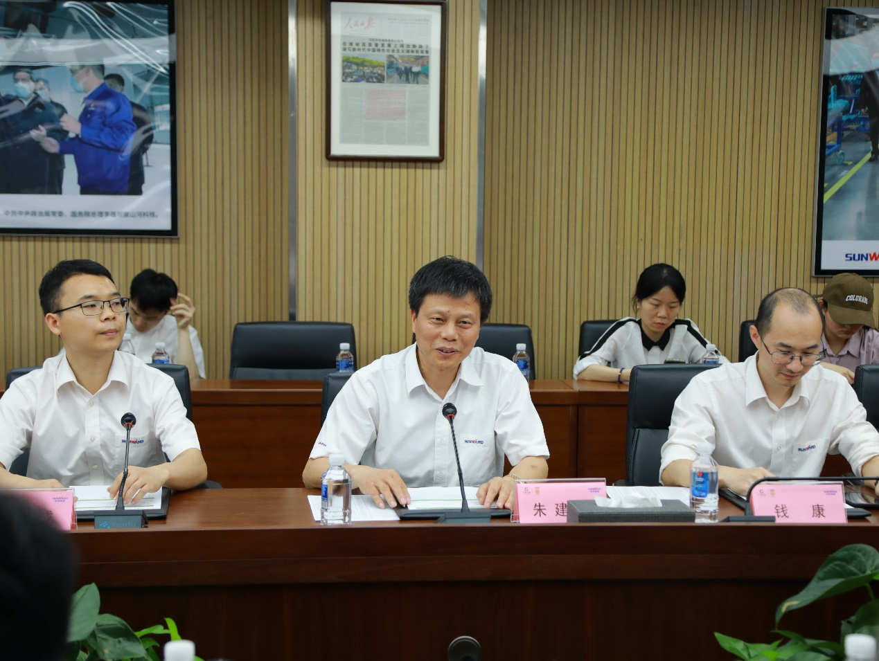 湘潭市工信局带队莅临云顶国际yd888智能开展智能制造现场观摩交流活动