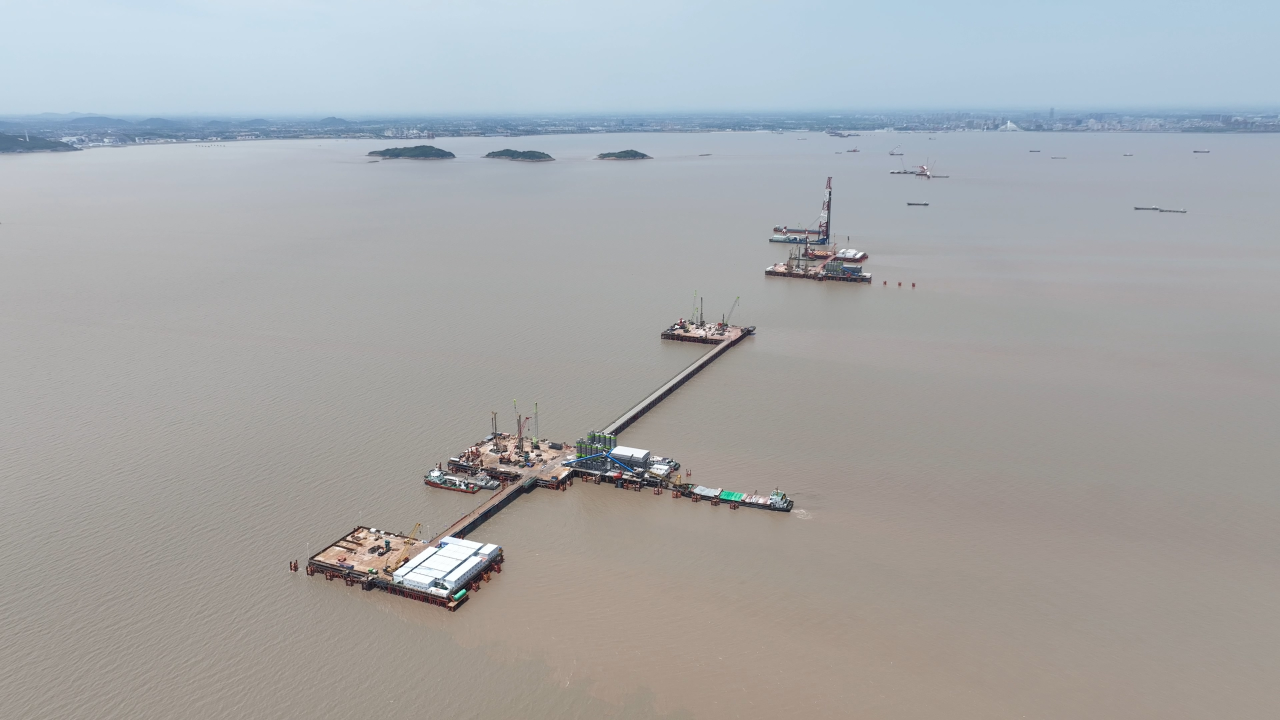 先导式立异，，，再推电动新品！云顶国际yd888智能SWDM520EE增程式旋挖钻机推介会乐成举行