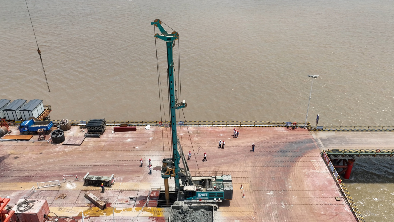 先导式立异，，，再推电动新品！云顶国际yd888智能SWDM520EE增程式旋挖钻机推介会乐成举行