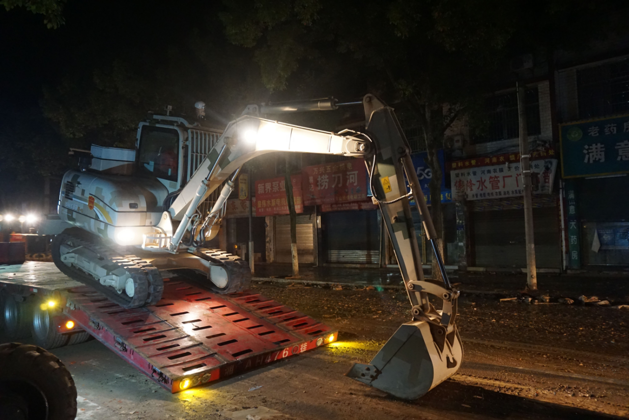 驰援湖南平江抗洪抢险，，，，，共克时艰显继续