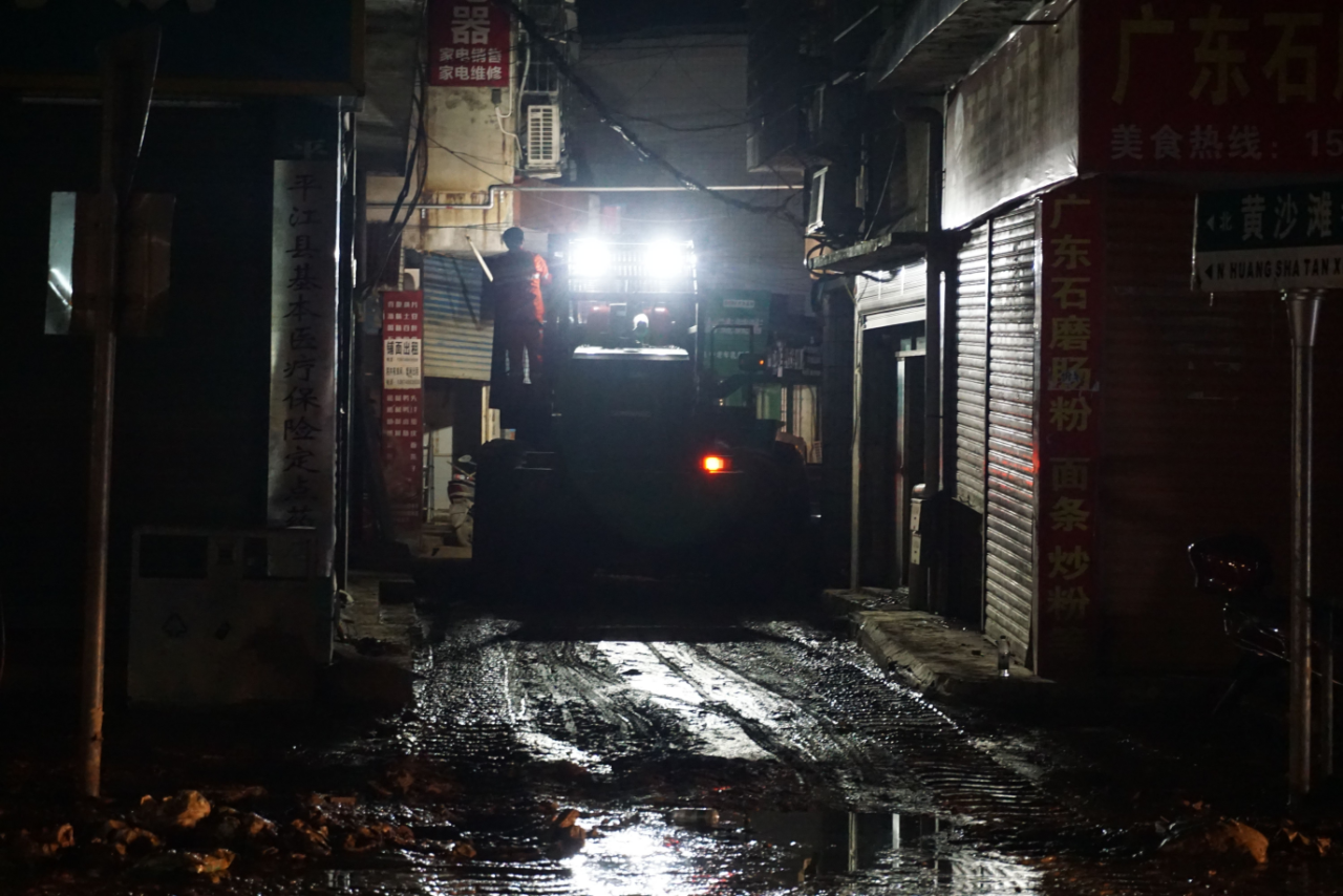 驰援湖南平江抗洪抢险，，，，，共克时艰显继续