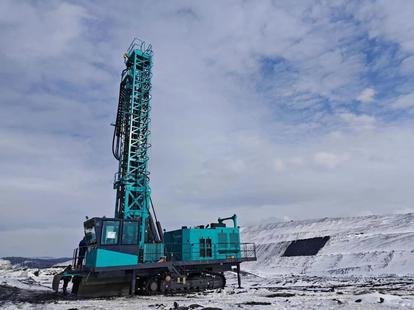 月钻进42888米，，，，，，云顶国际yd888智能牙轮钻机施工效率再立异高