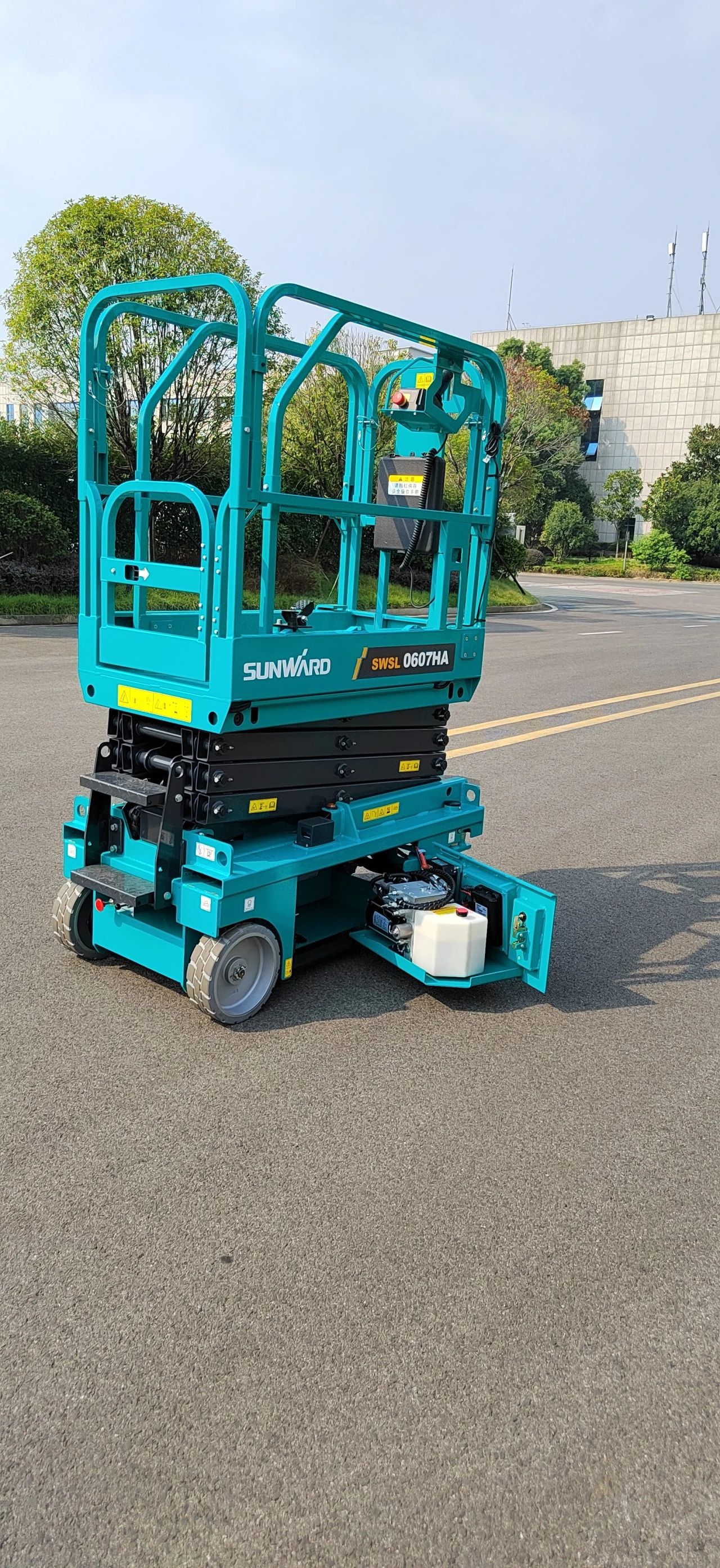 向“新”而行！云顶国际yd888智能又一款电动液驱剪叉式高空作业平台宣布