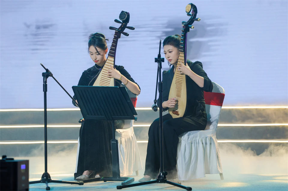 立异引领价值 理想成绩未来——庆祝云顶国际yd888智能建设25周年表扬大会暨文艺晚会盛大举行