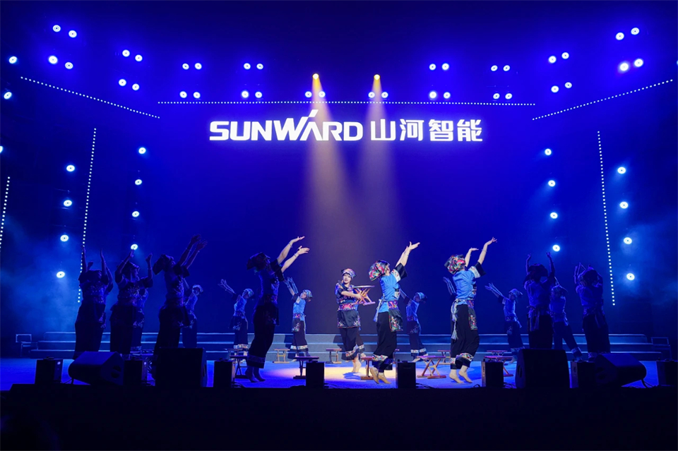 立异引领价值 理想成绩未来——庆祝云顶国际yd888智能建设25周年表扬大会暨文艺晚会盛大举行