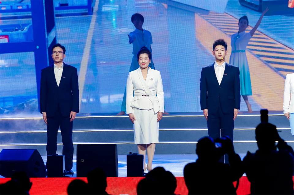 立异引领价值 理想成绩未来——庆祝云顶国际yd888智能建设25周年表扬大会暨文艺晚会盛大举行