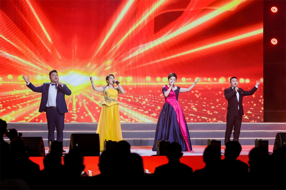 立异引领价值 理想成绩未来——庆祝云顶国际yd888智能建设25周年表扬大会暨文艺晚会盛大举行