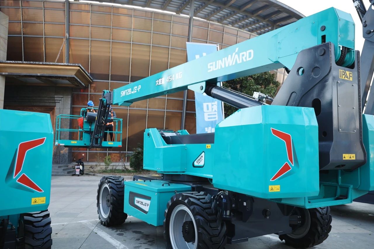 登“高”向“新”，，，云顶国际yd888智能亮相第九届天下高空作业平台租赁大会