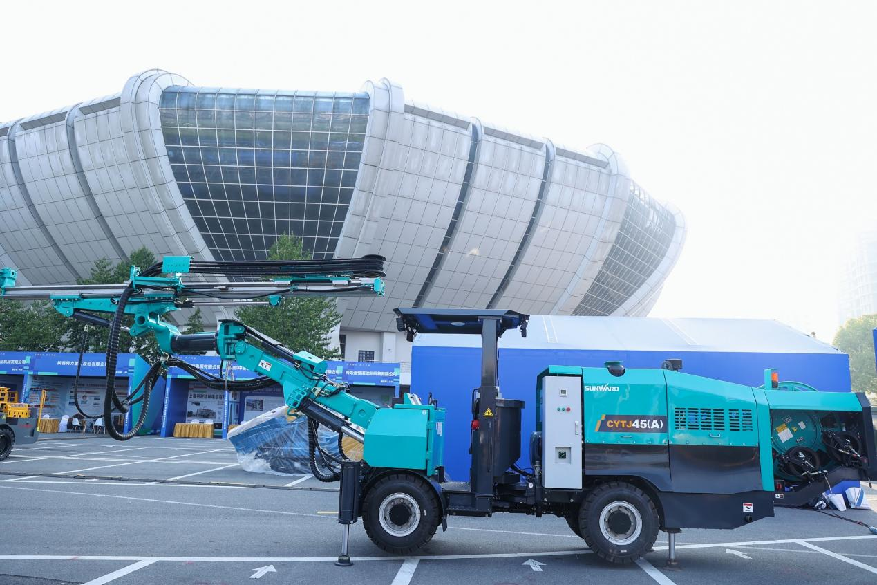 云顶国际yd888矿岩携井下掘进台车亮相苍南矿山井巷机械展