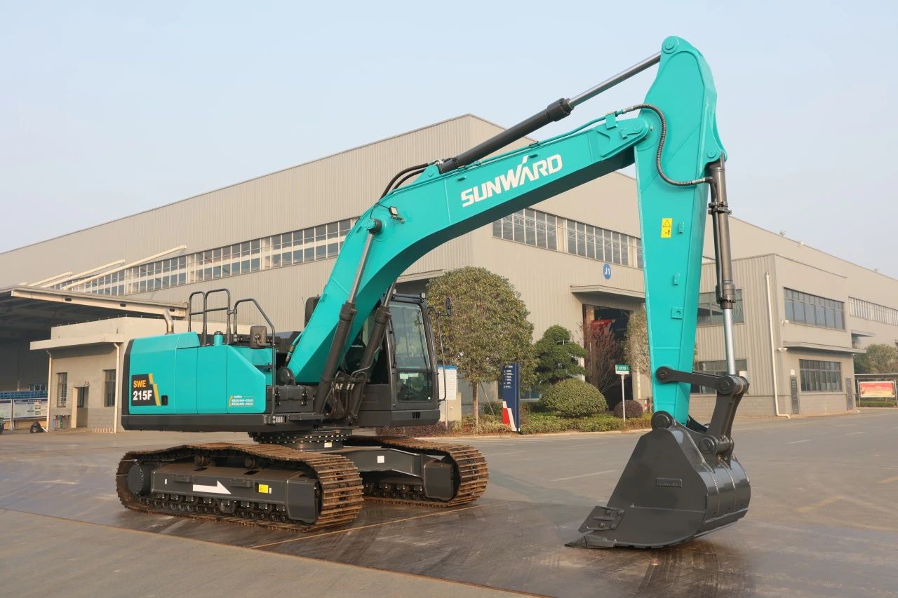 聚焦市场需求，，，，云顶国际yd888智能三款精品工程液压挖掘机乐成下线