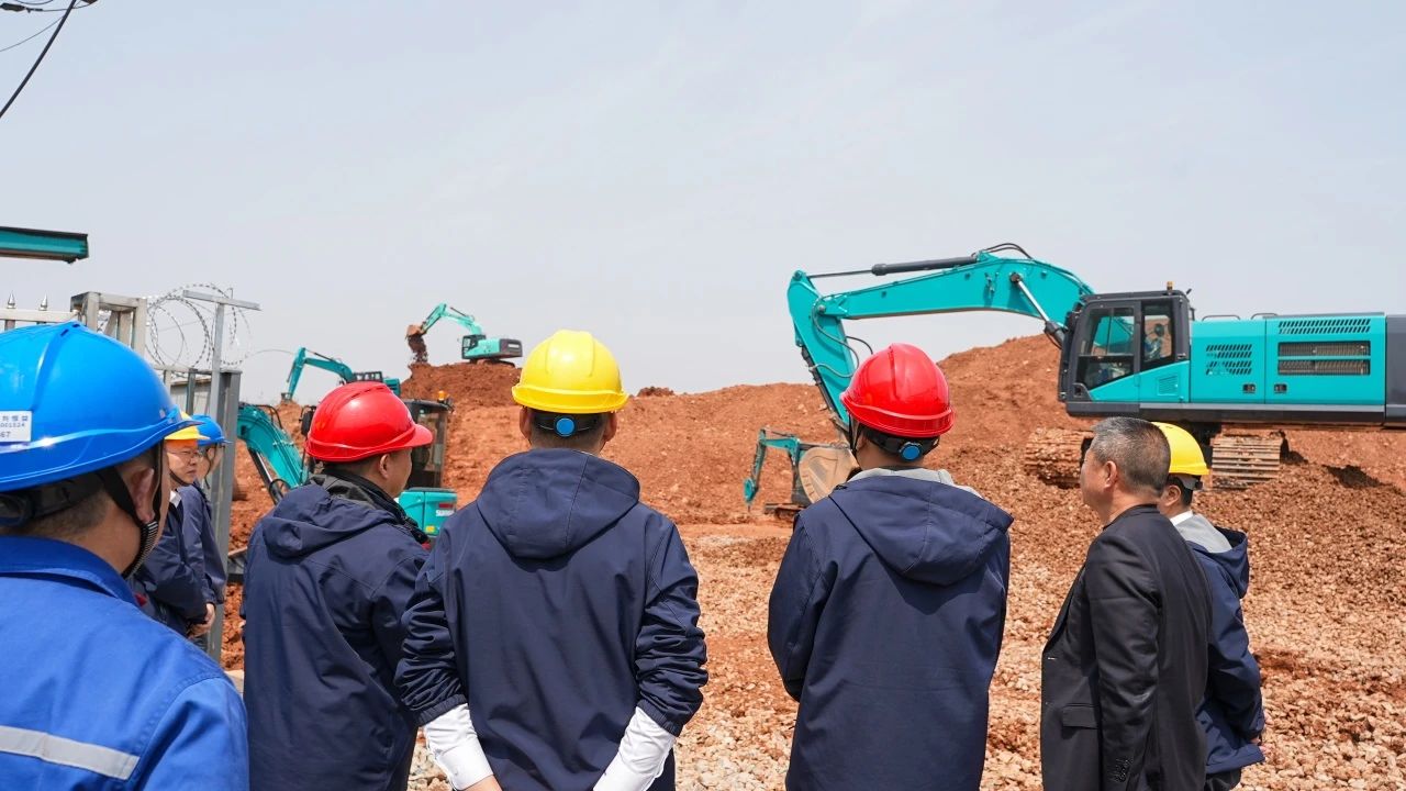 聚焦市场需求，，，，云顶国际yd888智能三款精品工程液压挖掘机乐成下线