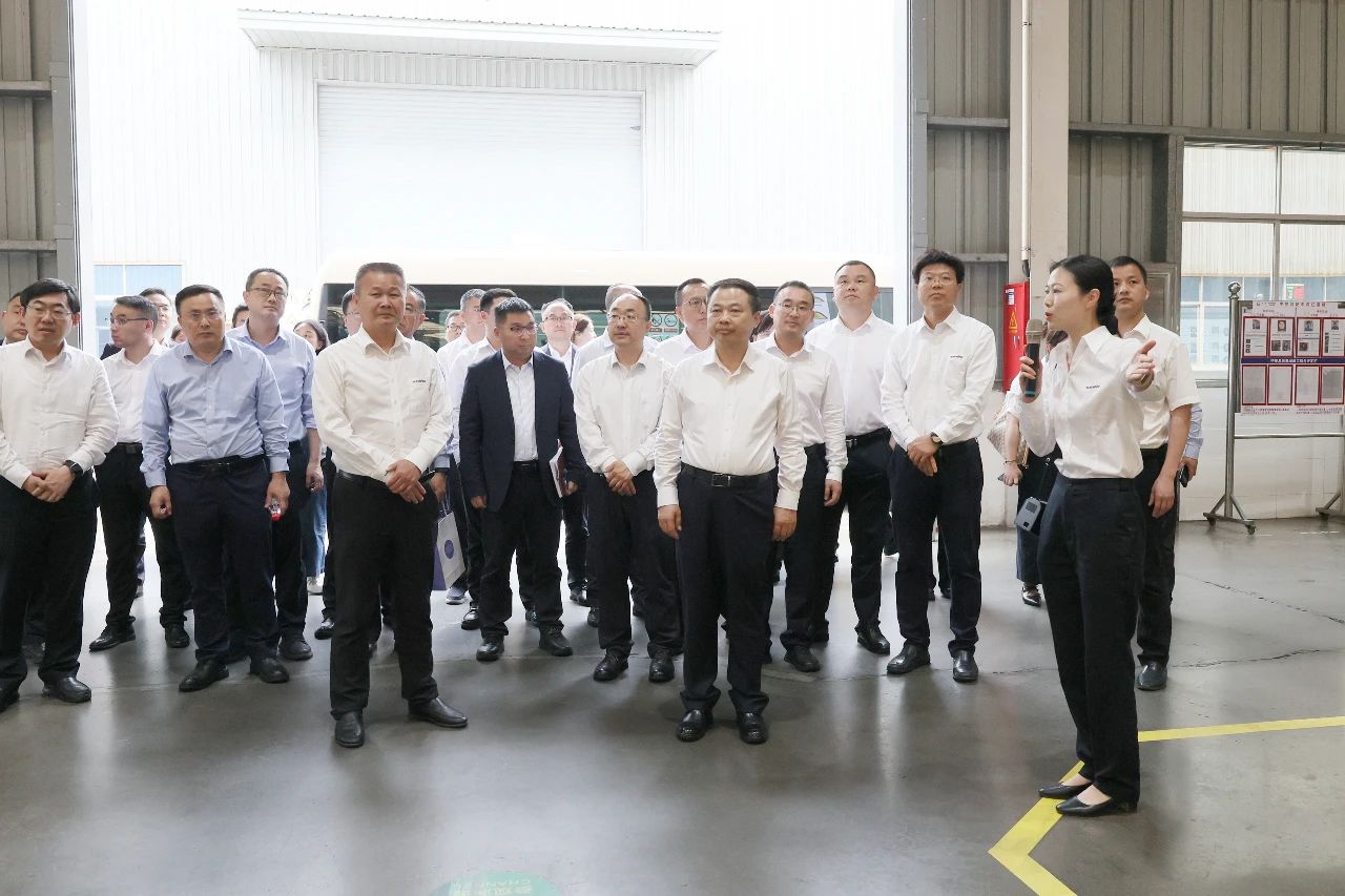 天能控股集团党委书记、董事长张天任率队到访云顶国际yd888智能