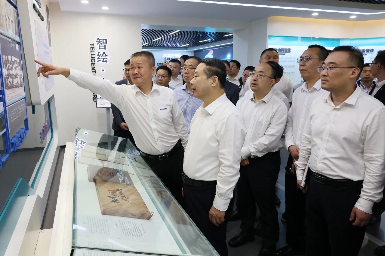 天能控股集团党委书记、董事长张天任率队到访云顶国际yd888智能