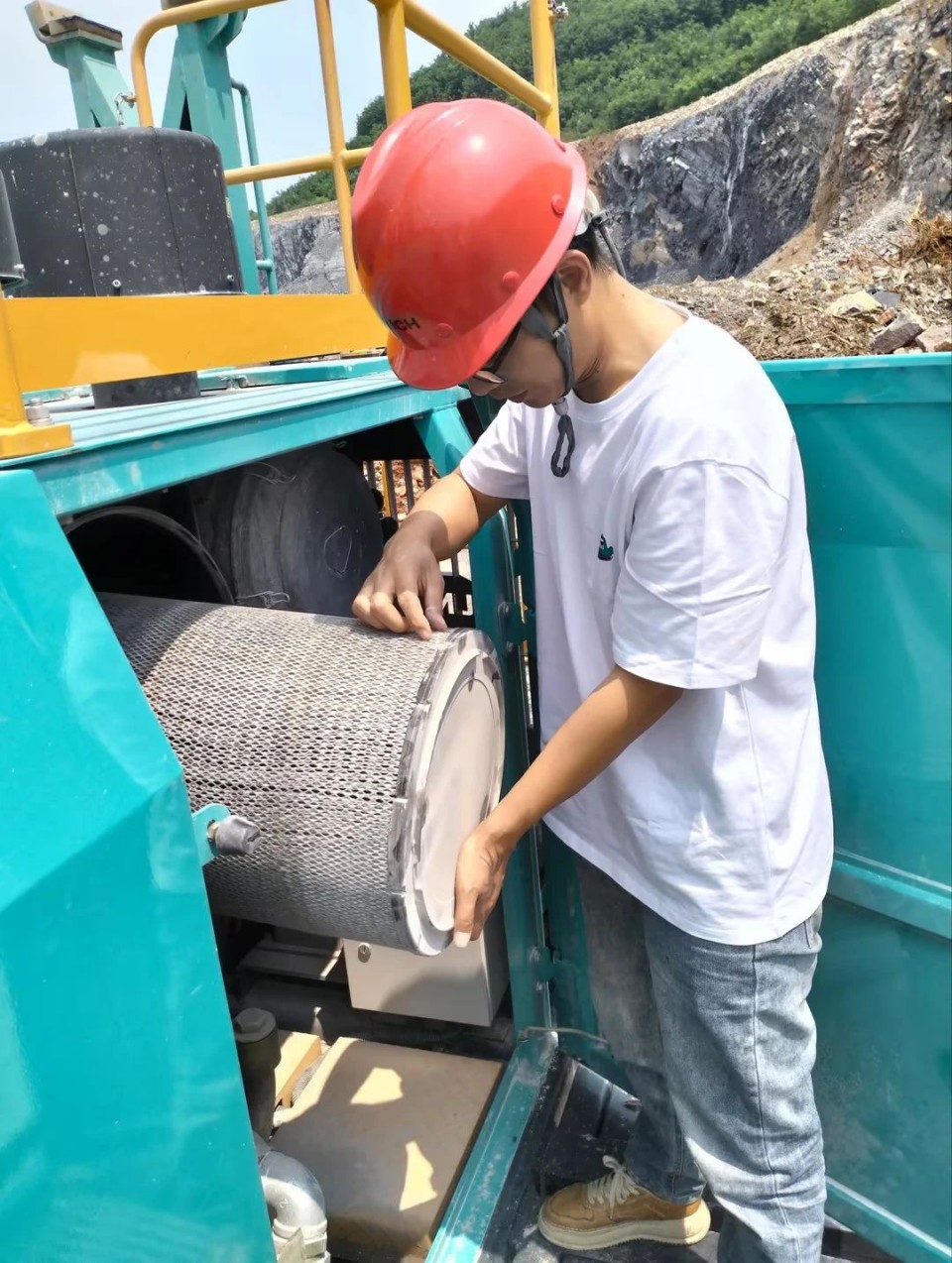 跨越云顶国际yd888万里 智启效劳新程——云顶国际yd888矿岩“效劳万里行”活动走进海螺水泥