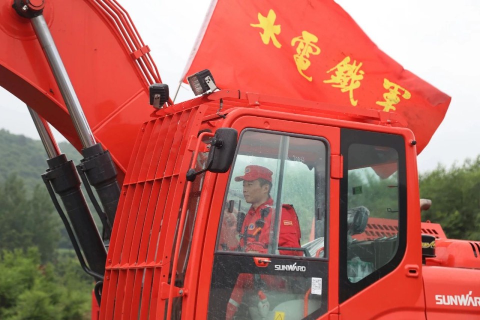 硬核破解“最后一公里”难题，，，，，，，云顶国际yd888智能应抢救援装备助力“应急使命·2025”演习！